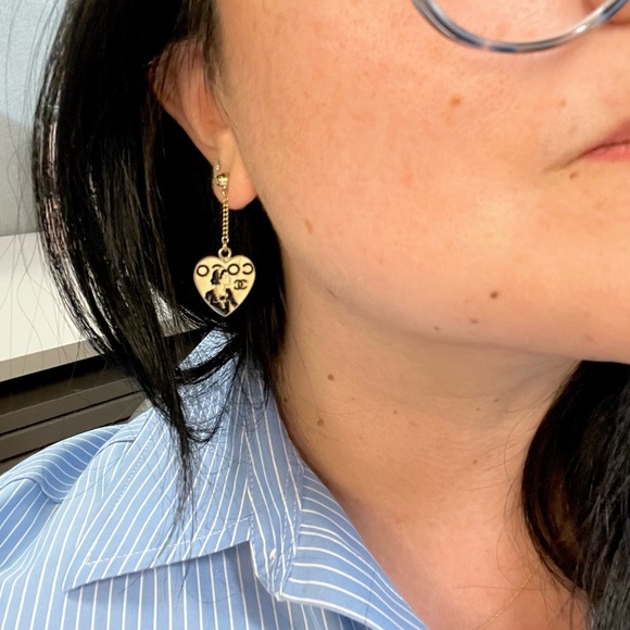 CHANEL Enamel Coco Mademoiselle Heart Dangle Earrings Black Gold - Picture 13 of 13